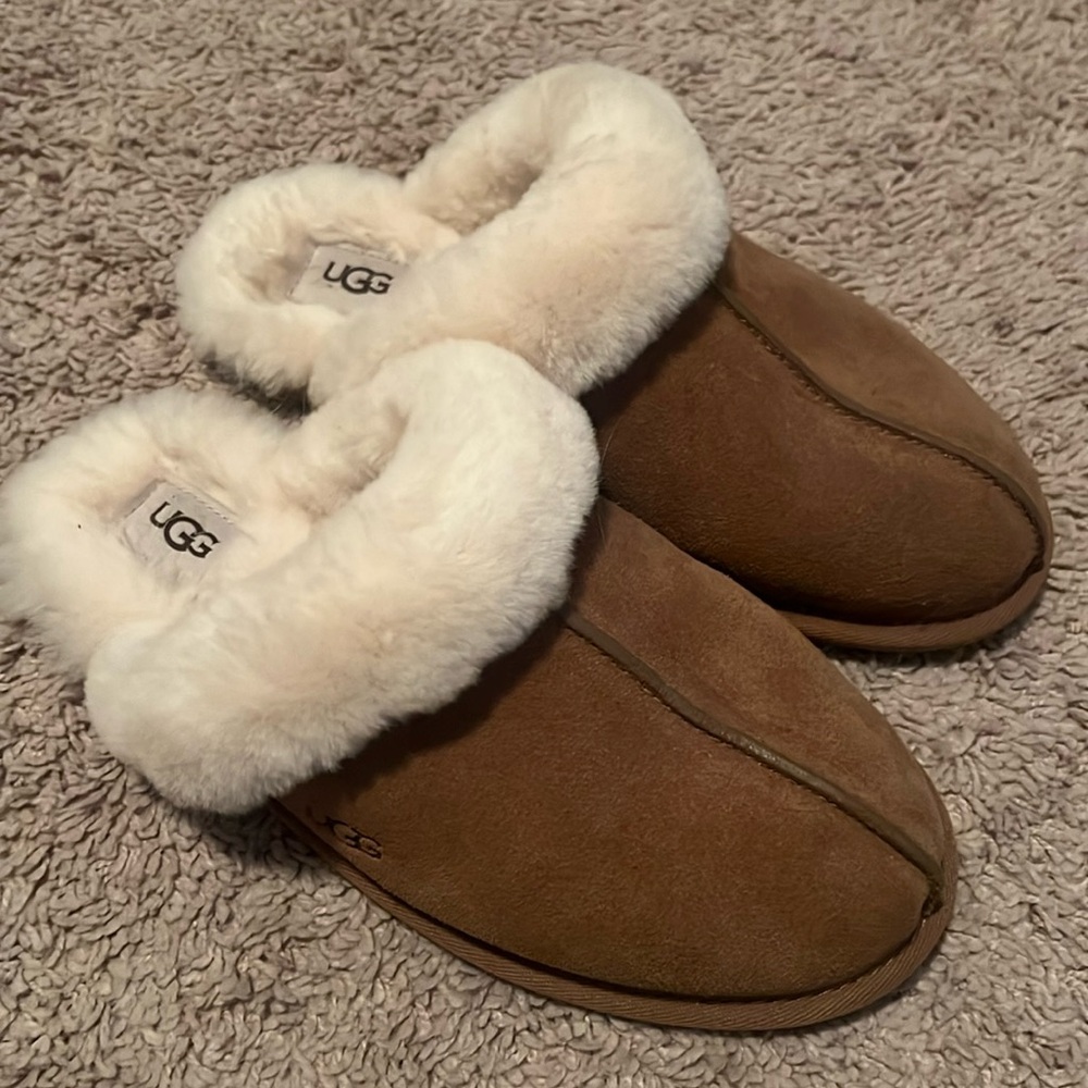 Ugg slippers size 8 tan